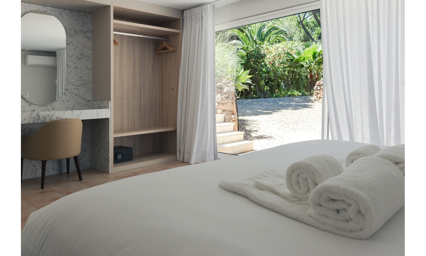 Bottom floor: Bedroom 7