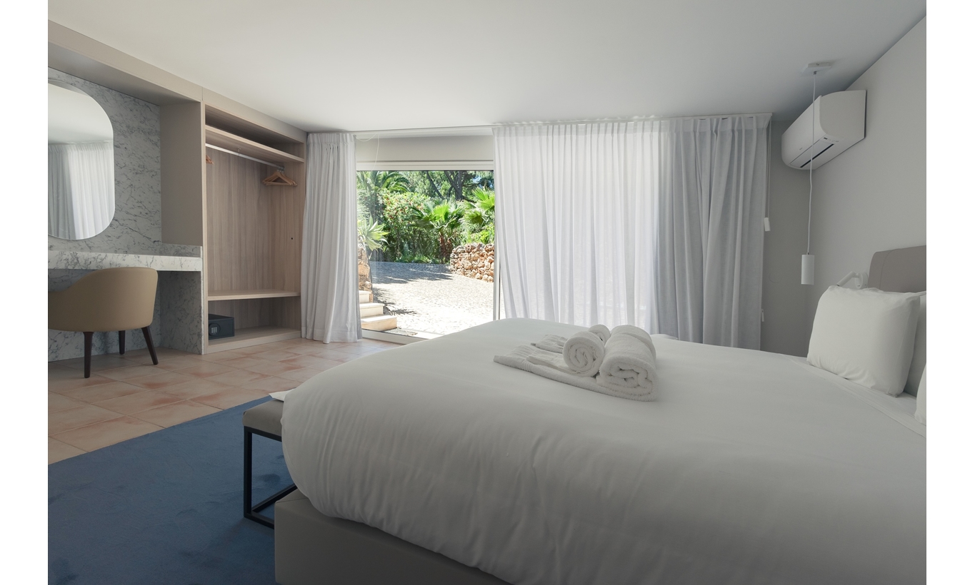 Bottom floor: Bedroom 7