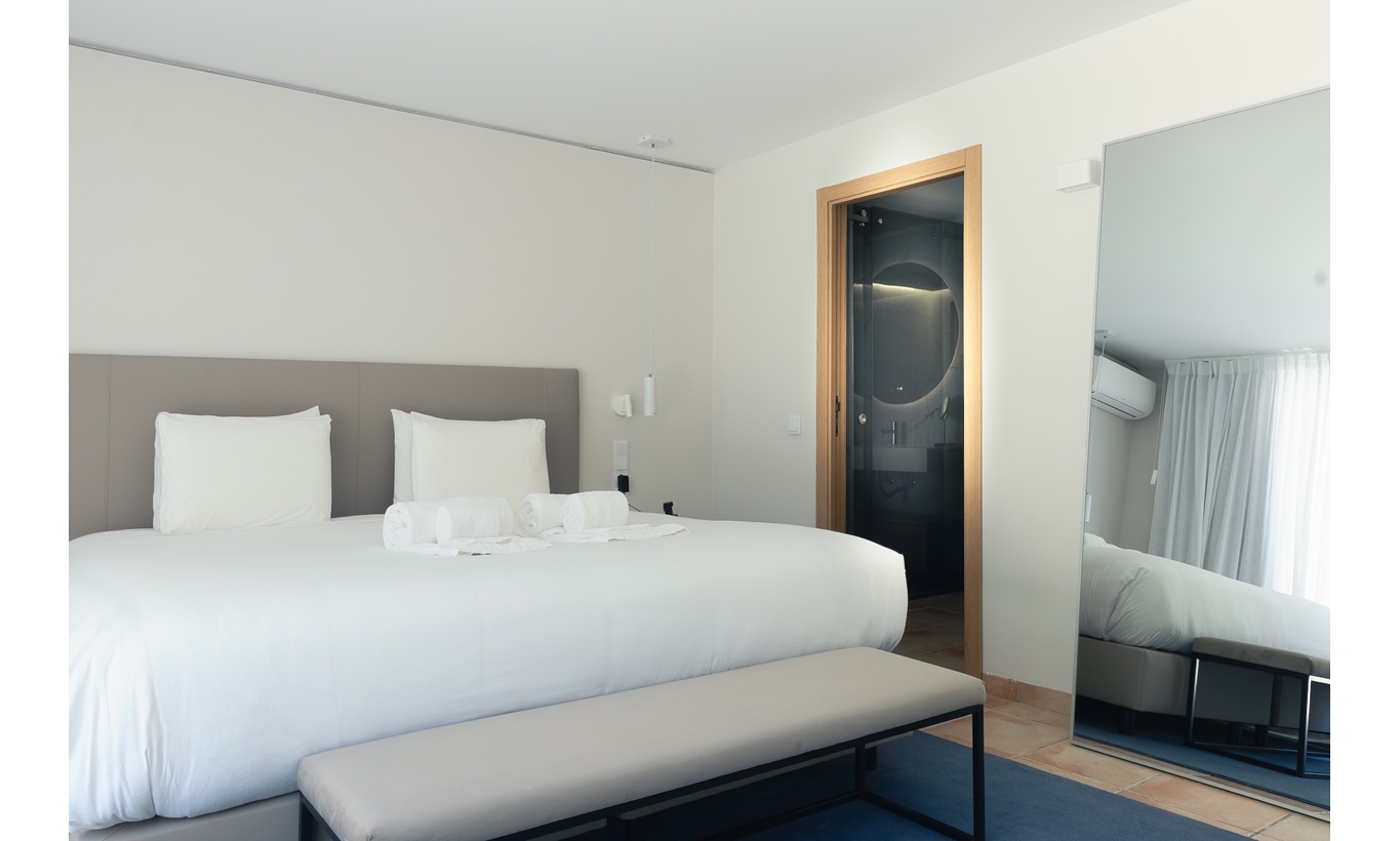Bottom floor: Bedroom 7