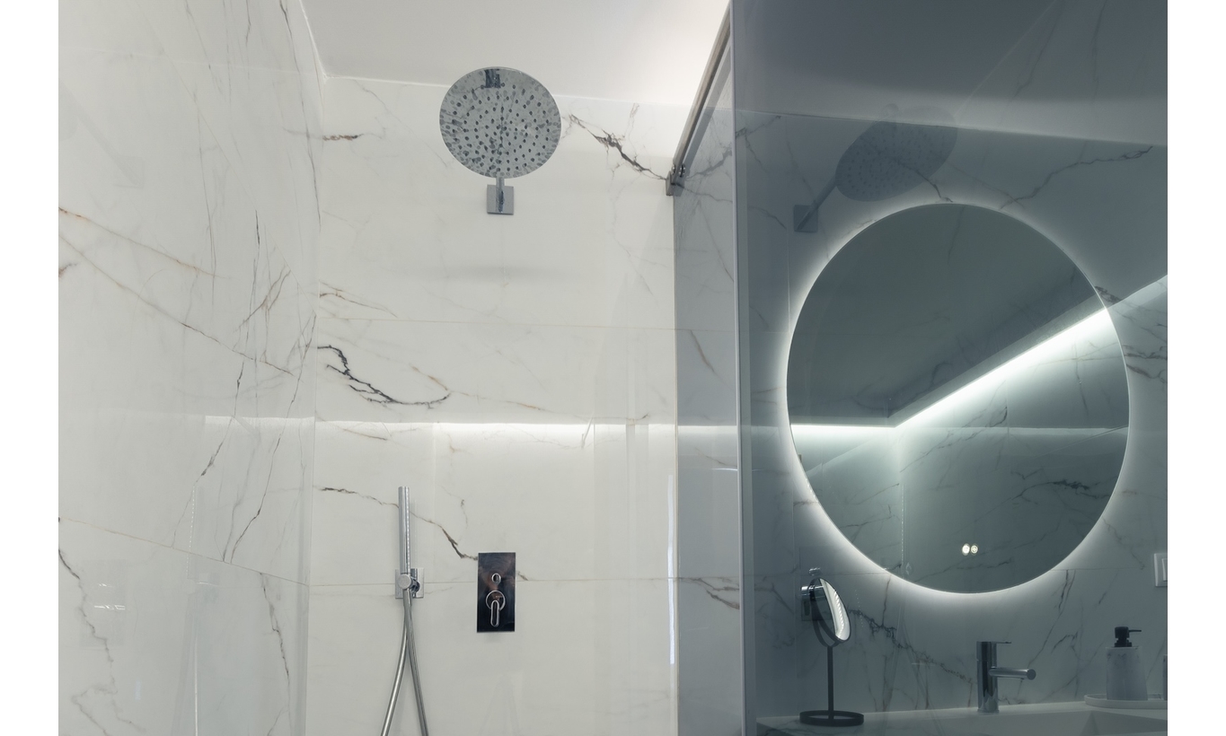 Lower floor: WC7