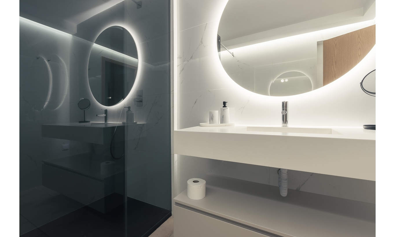 Lower floor: WC7