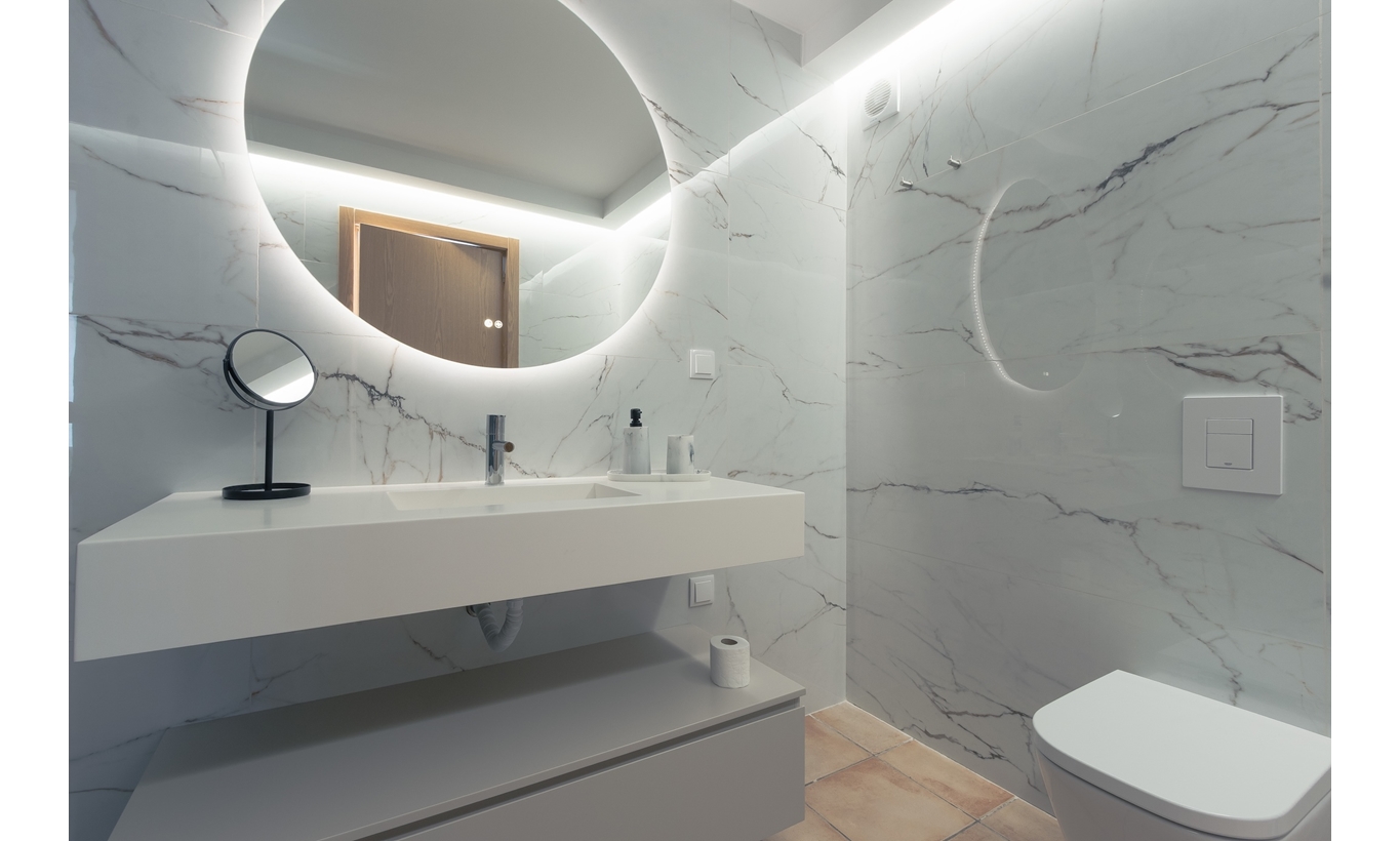 Lower floor: WC7