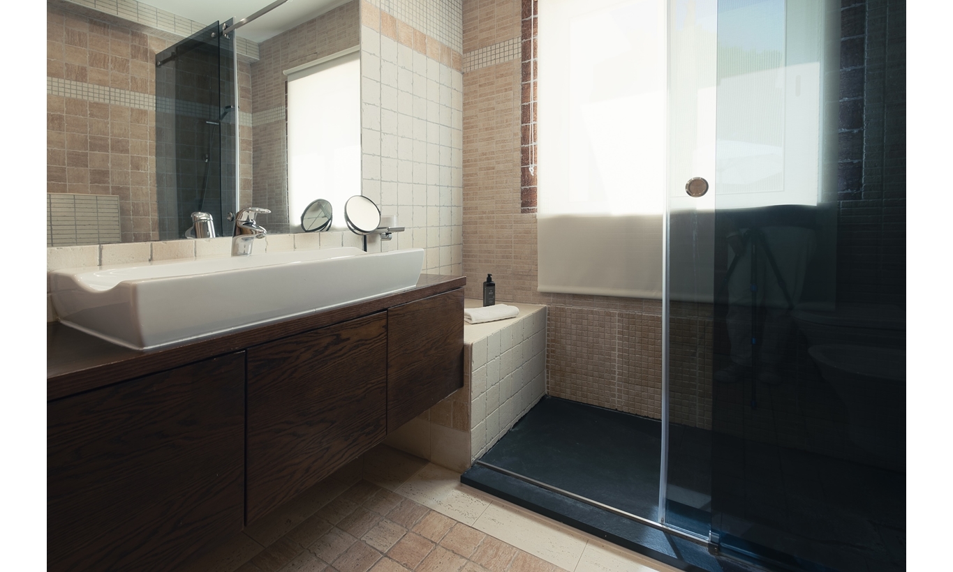 Ground floor: WC2