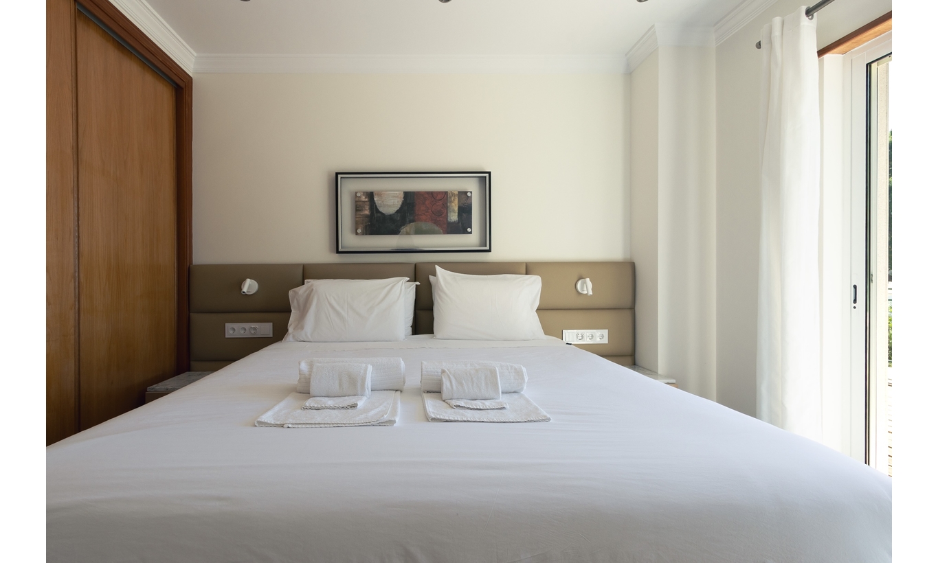 Upper floor: Bedroom 4