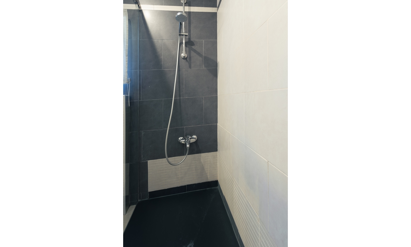 Upper floor: WC4