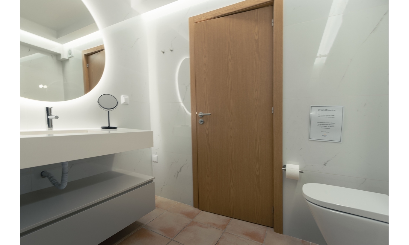 Lower floor: WC6